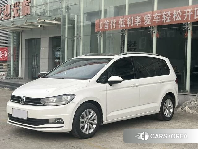 Volkswagen Touran L 2018 Белый из Китая