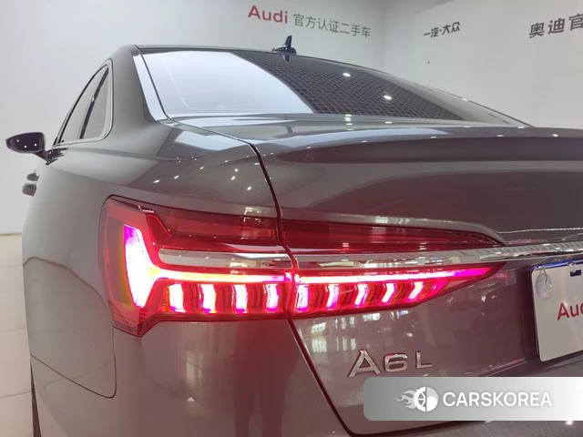 Audi A6L 2022 Темно-серый из Китая