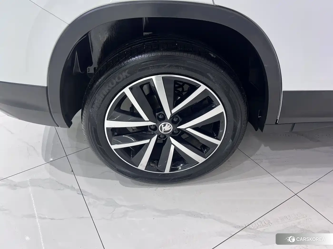 Skoda Komick 2023 Белый из Китая