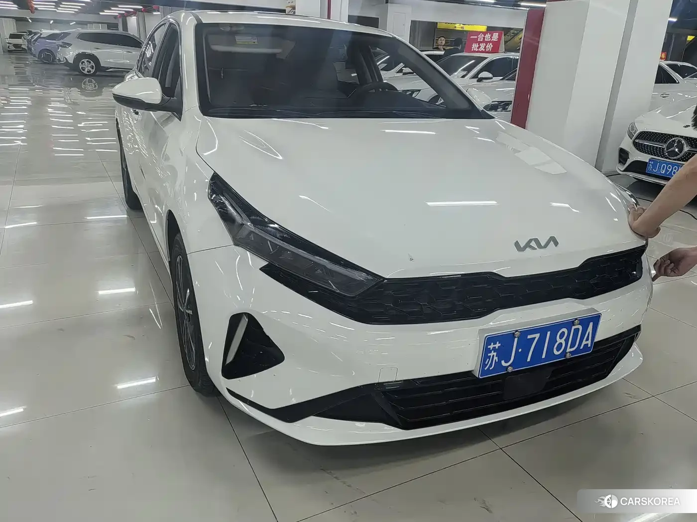 Kia K3 2023 Белый из Китая