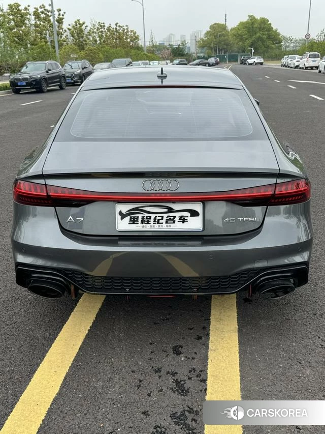Audi A7 2021 Темно-серый из Китая