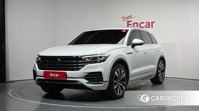 Volkswagen Touareg 3rd generation 2021 Белый из Кореи