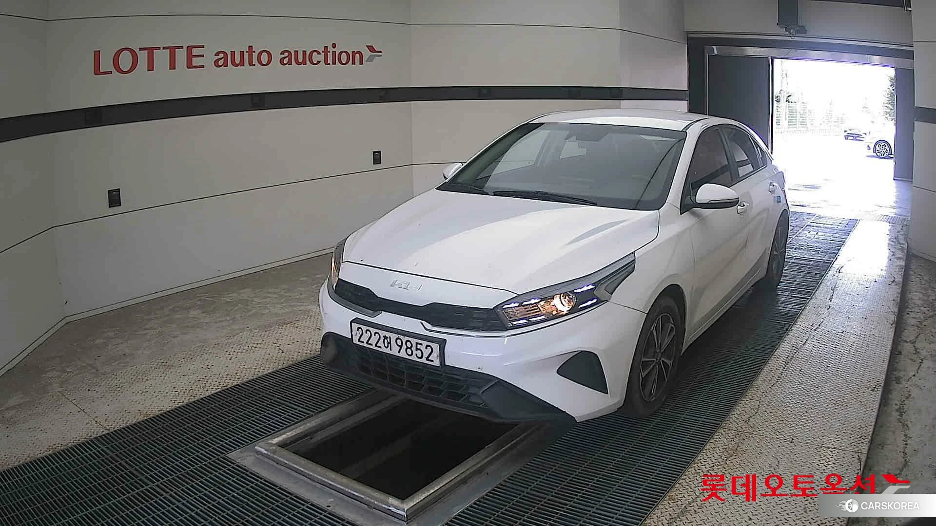 Kia K3 2022 Snow White Pearl из Кореи