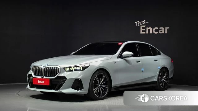 BMW 5 Series (G60) 2024 Цвет галактики из Кореи