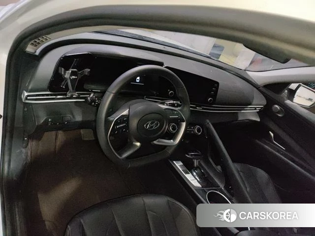 Hyundai Elantra 2023 Белый из Китая