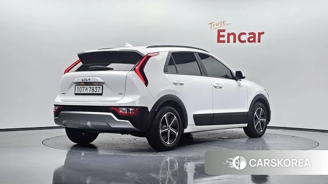 Kia Di Ol Nu Niro 2023 Белый из Кореи