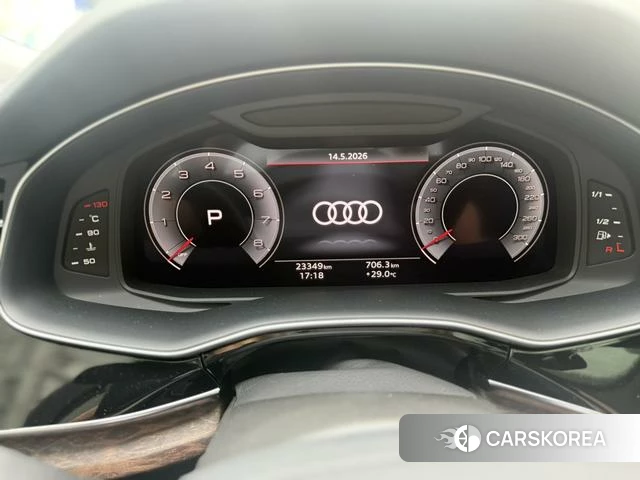 Audi Q7 2024 Черный из Китая