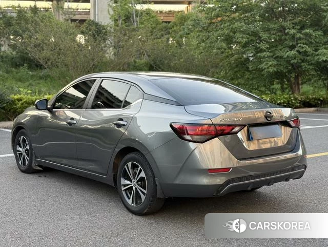 Nissan Xuan Yi 2022 Темно-серый из Китая