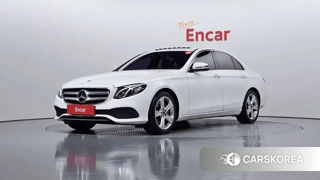 Mercedes-Benz E-Class W213 2018 Белый из Кореи
