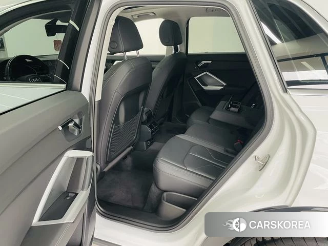 Audi Q3 2021 Белый из Китая