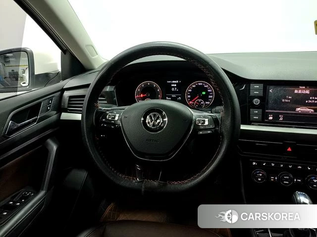 Volkswagen Lavida 2020 Белый из Китая