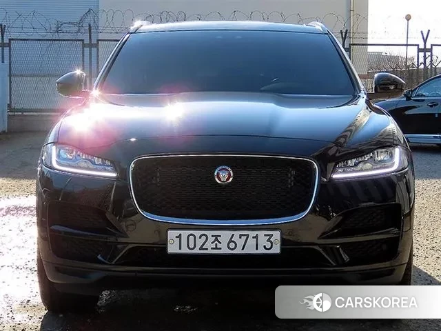 Jaguar F-PACE 2019 Черный из Кореи
