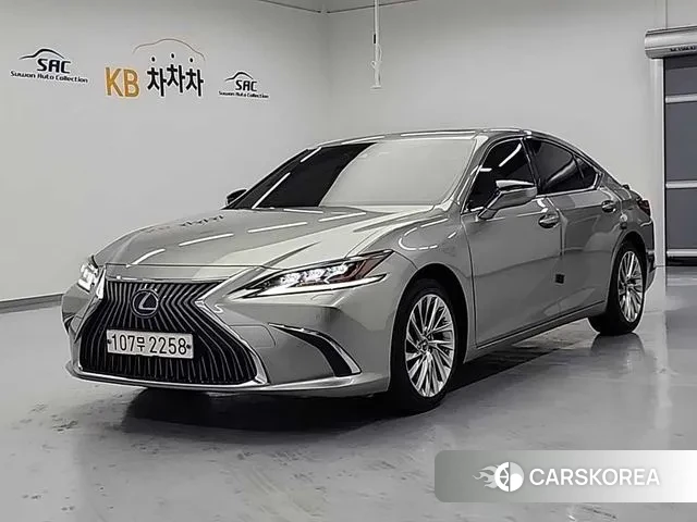 Lexus ES300h 7th generation 2020 Песочный из Кореи