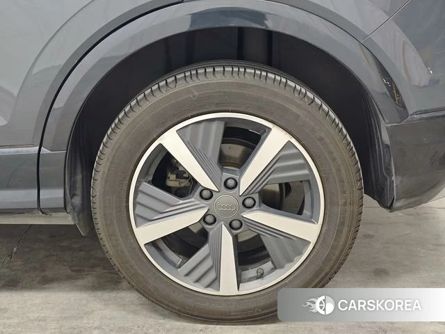 Audi Q2L e-tron 2021 Темно-серый из Китая