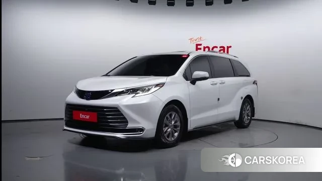Toyota Sienna 4th Generation 2023 Белый из Кореи