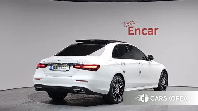 Mercedes-Benz E-Class W213 2023 Белый из Кореи