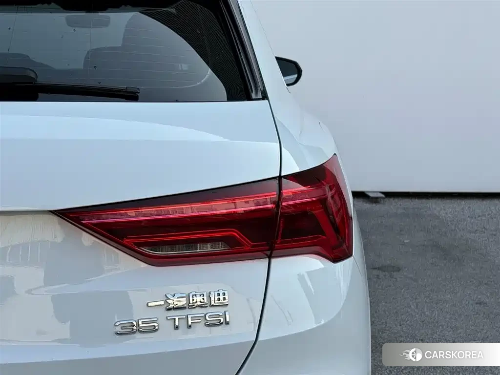 Audi Q3 2021 Белый из Китая