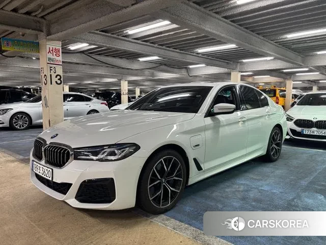 BMW 5 Series (G30) 2023 Белый из Кореи