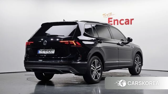 Volkswagen Tiguan Allspace 2020 Черный из Кореи