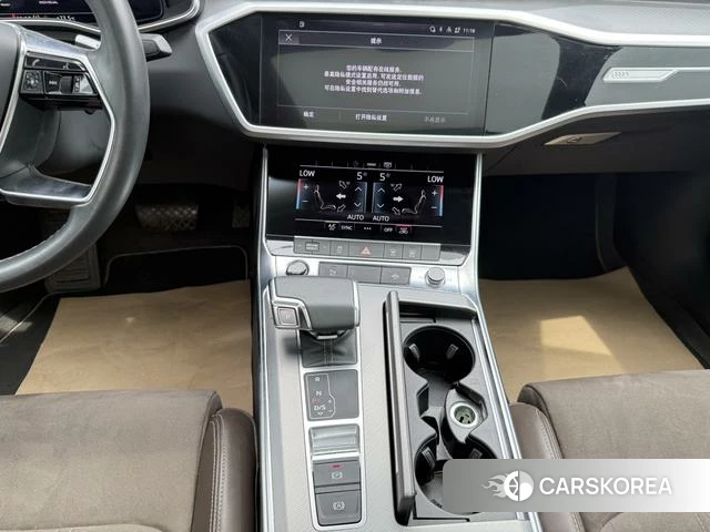 Audi A7L 2023 Черный из Китая