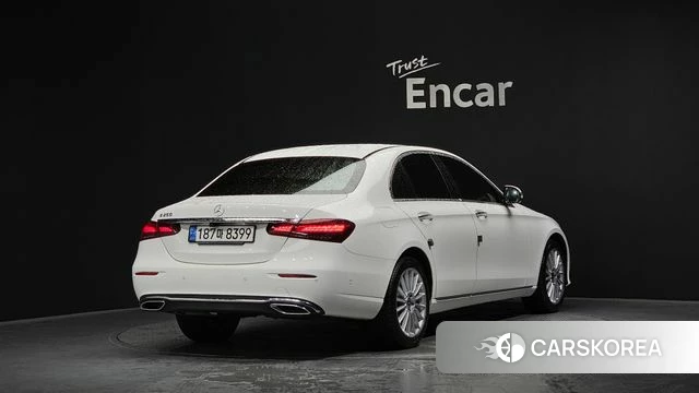 Mercedes-Benz E-Class W213 2022 Белый из Кореи