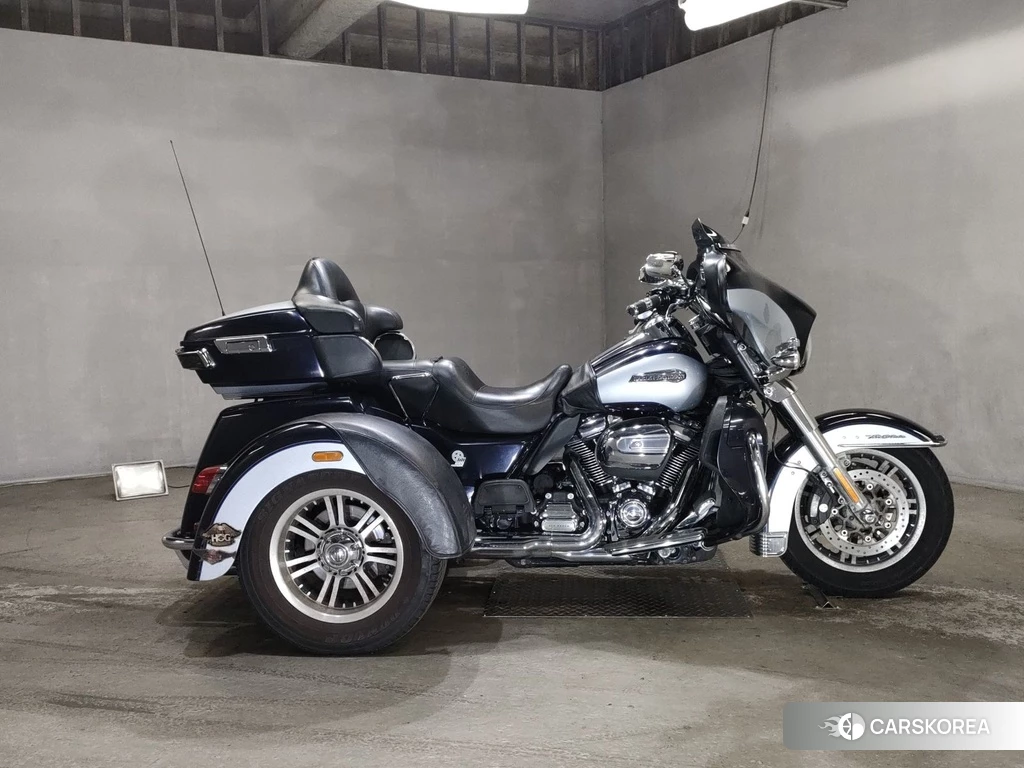 Проданный OTHER HARLEY FLHTCUTG1870 TRIKE 2019 из Японии, фото 2
