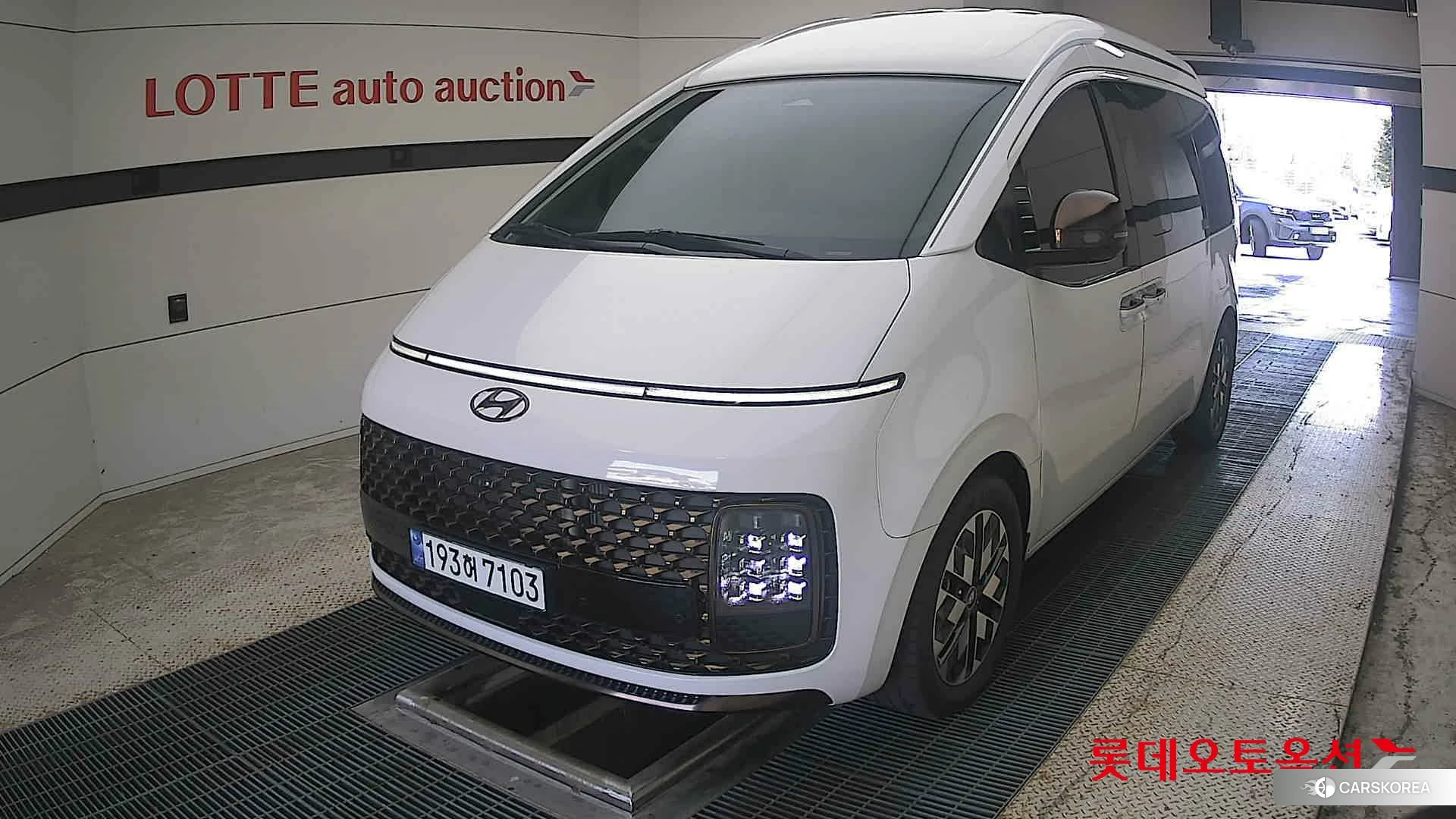 Hyundai STARIA LOUNGE Limousine 2022 Creamy White из Кореи