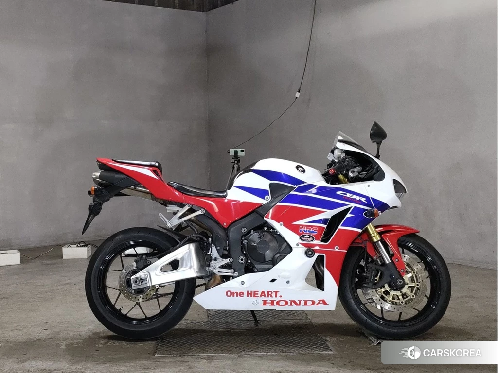 Проданный Honda CBR600RR 2015 из Японии