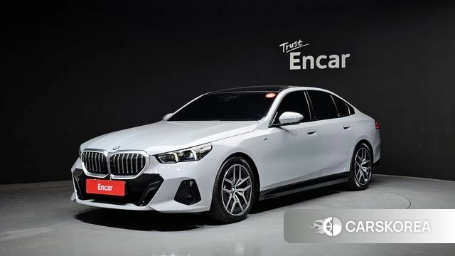 BMW 5 Series (G60) 2024 Серебристо-серый из Кореи