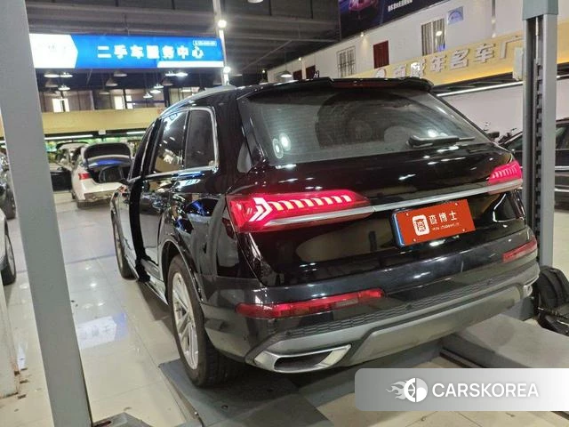 Audi Q7 2023 Черный из Китая