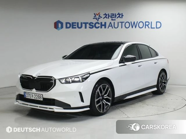 BMW 5 Series (G60) 2025 Белый из Кореи