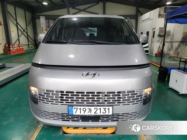 Hyundai Staria 2023 Серебряный из Кореи