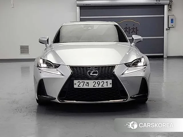 Lexus New IS300 2019 Серебряный из Кореи