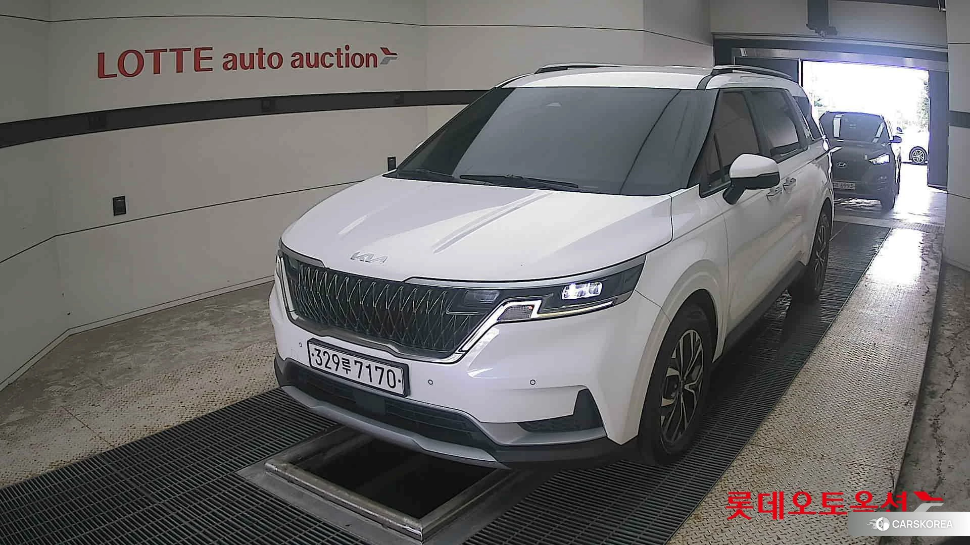 Kia Carnival 2023 Белый из Кореи