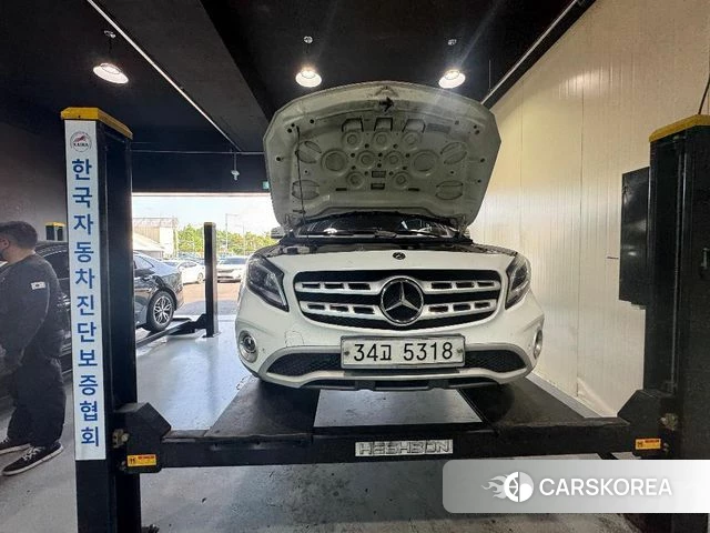 Mercedes-Benz GLA-Class X156 2019 Белый из Кореи