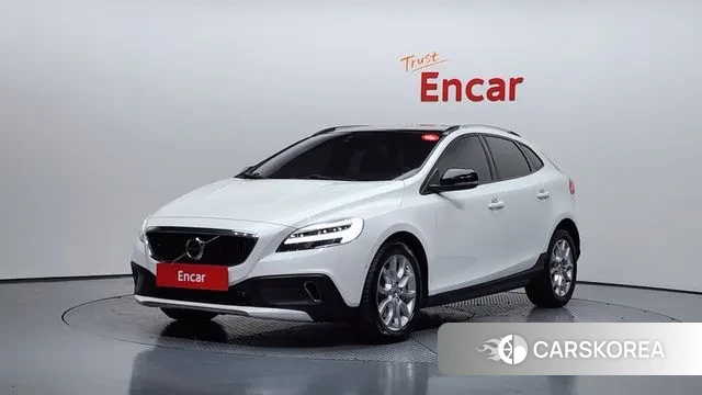 Volvo V40 Cross-Country 2018 Белый из Кореи