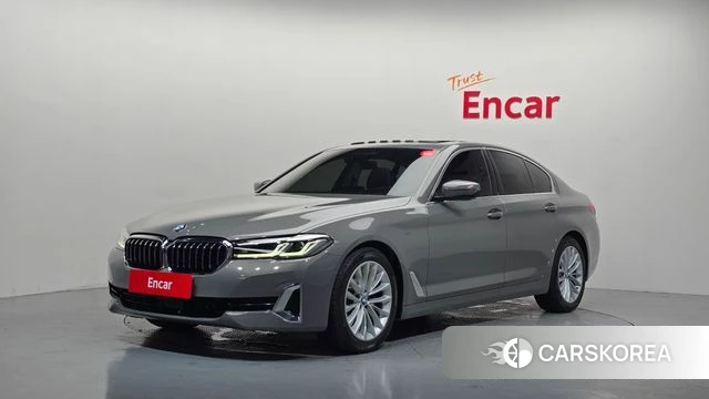 BMW 5 Series (G30) 2022 Серебристо-серый из Кореи