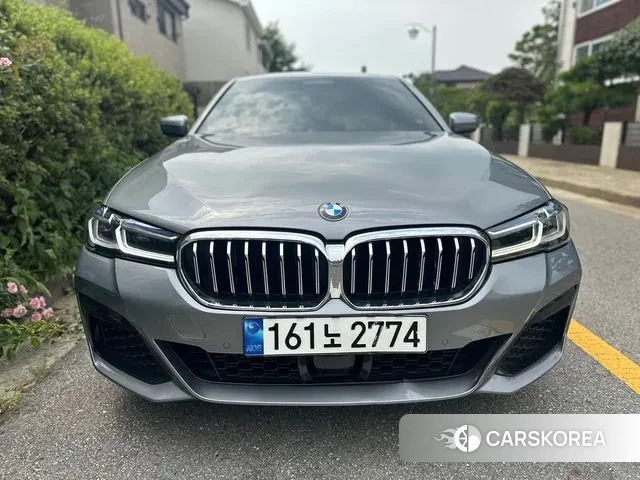 BMW 5 Series (G30) 2022 Серебристо-серый из Кореи