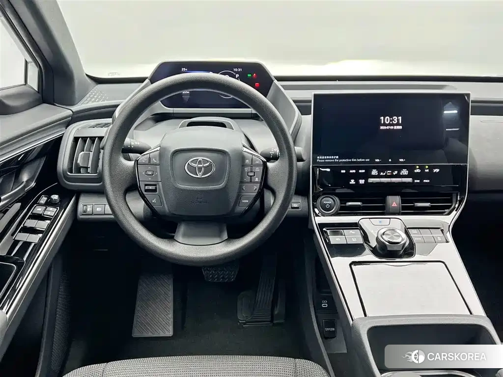 Toyota bZ4X 2026 Белый из Китая