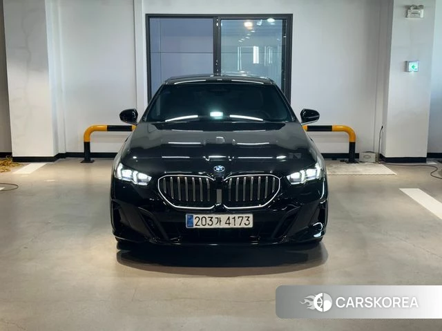 BMW 5 Series (G60) 2024 Черный из Кореи