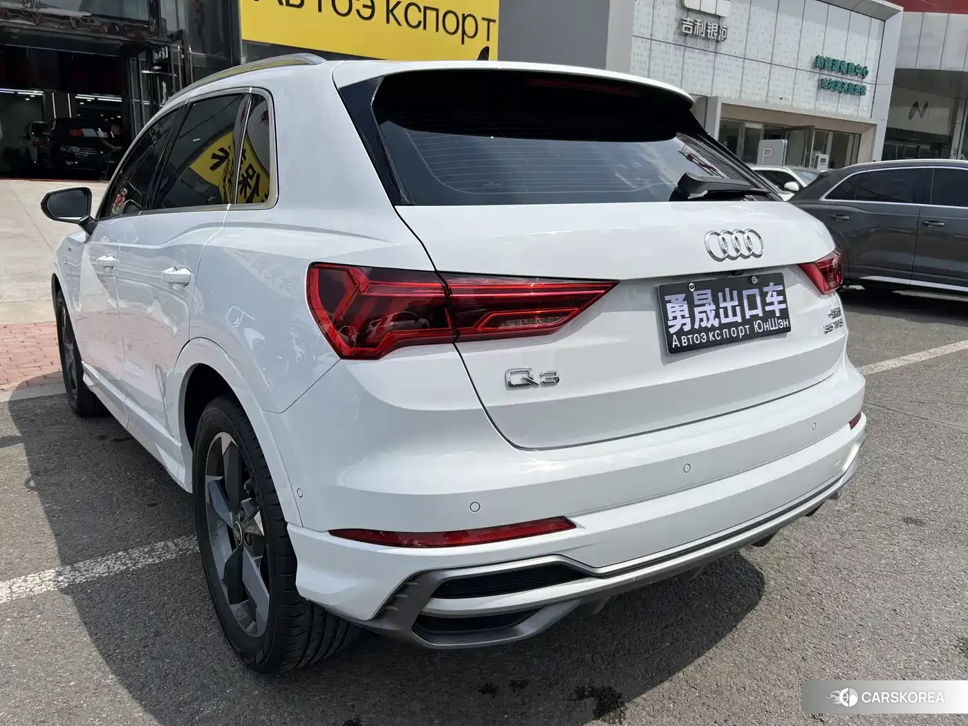 Audi Q3 2022 Белый из Китая