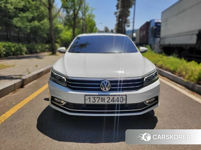 Volkswagen The New Passat 2018 Белый из Кореи