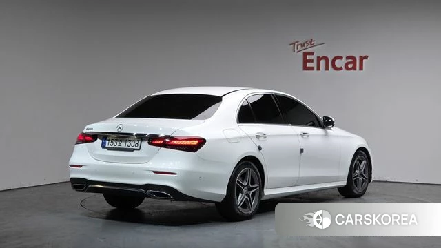 Mercedes-Benz E-Class W213 2023 Белый из Кореи