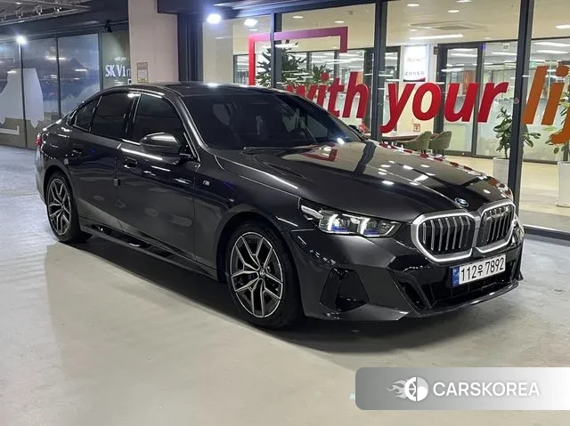 BMW 5 Series (G60) 2023 Серый из Кореи