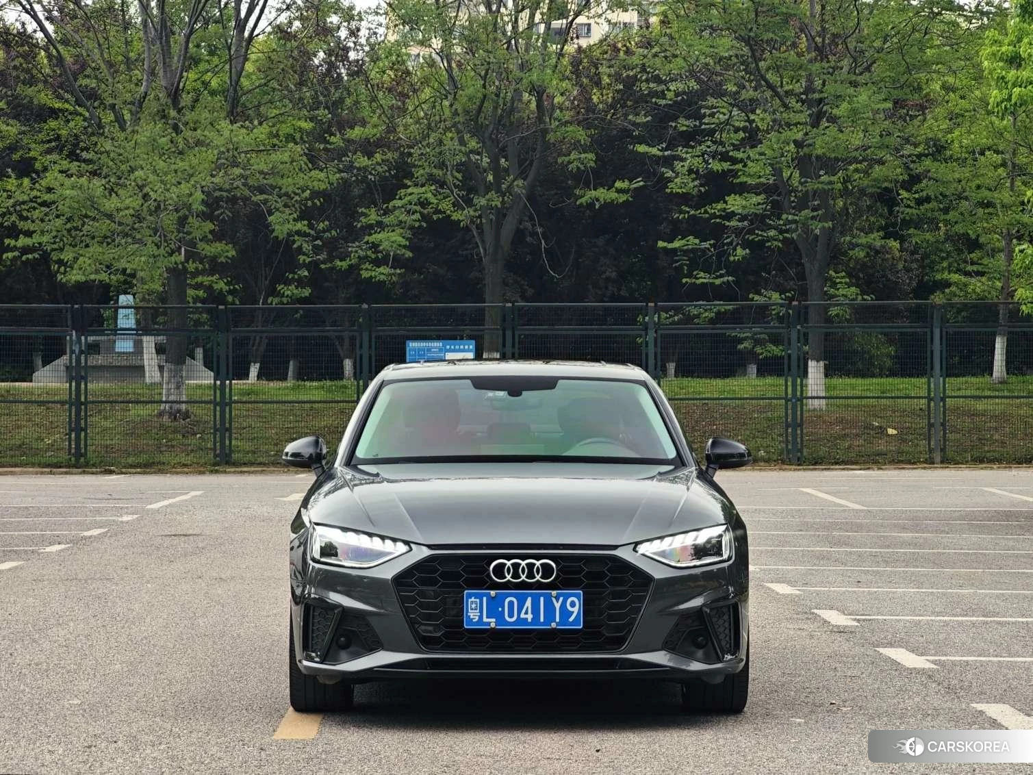 Audi A4L 2021 Темно-серый из Китая
