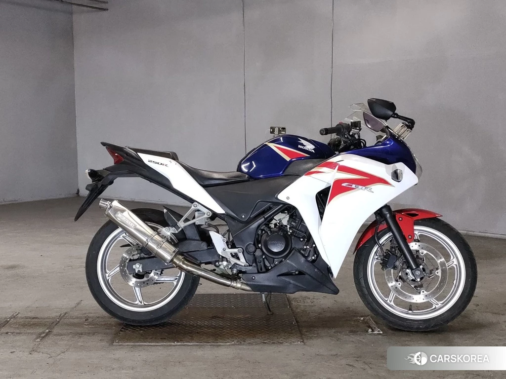 Проданный Honda CBR250R 2011 из Японии
