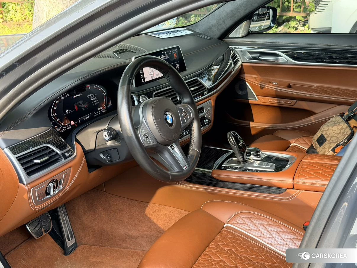 BMW 7 series 2021 Темно-серый из Китая
