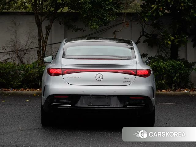 Mercedes-Benz EQE 2026 Серебристо-серый из Китая