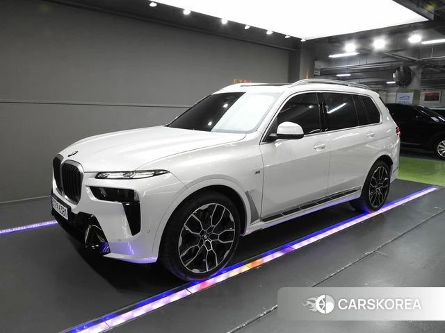 BMW X7 (G07) 2025 Белый из Кореи