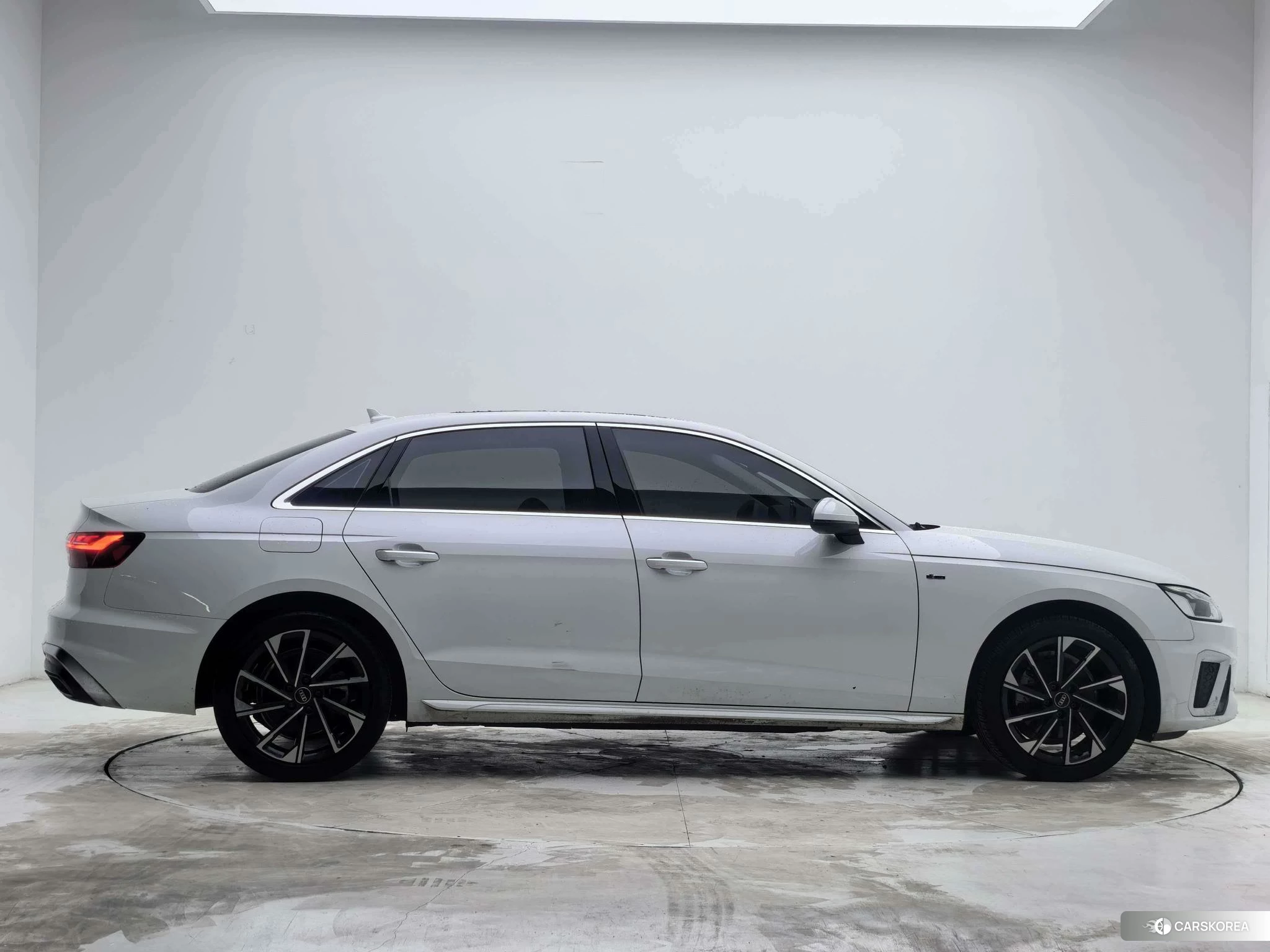 Audi A4L 2023 Белый из Китая